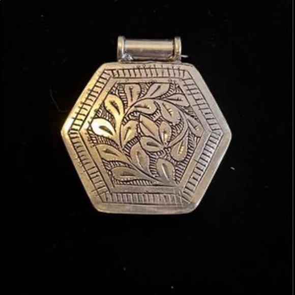 Hollow back silver pendants on choice! - Picture 2 of 10